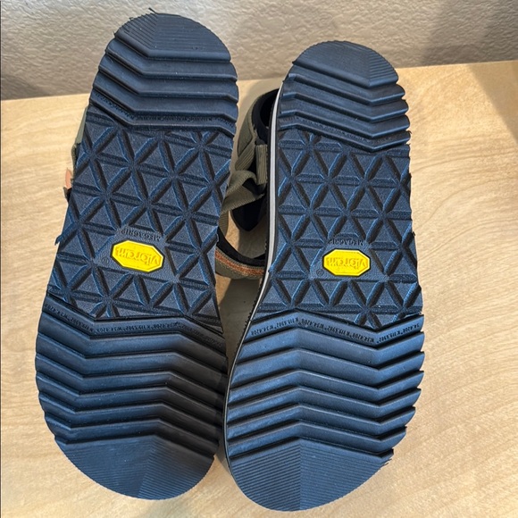 Teva Universal Trail Olive Sandals - Picture 3 of 3